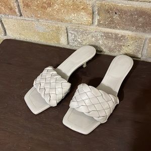 Open toe/back light gray mules